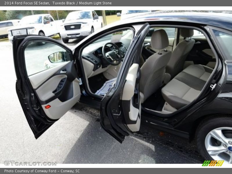 Tuxedo Black / Medium Light Stone 2014 Ford Focus SE Sedan