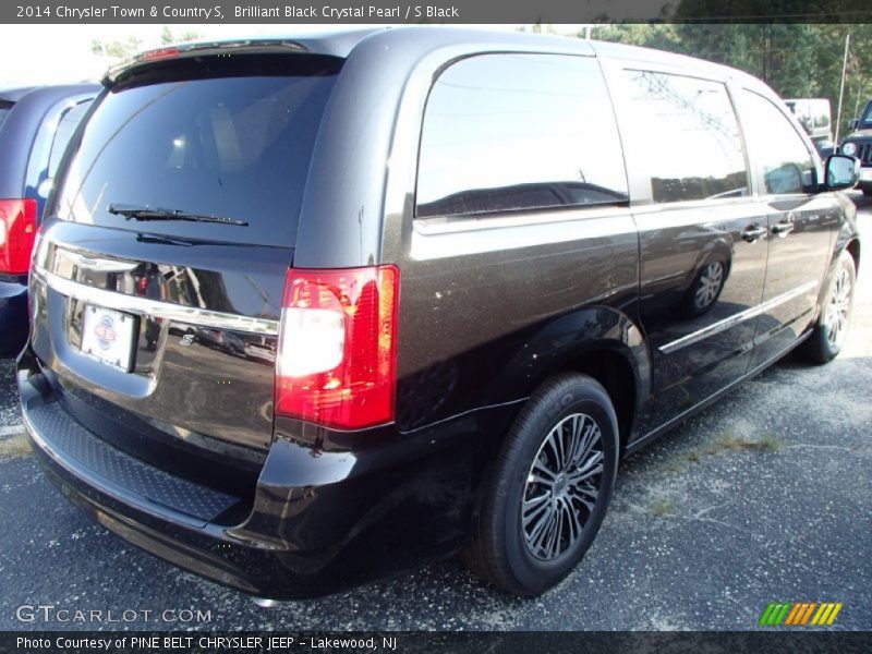 Brilliant Black Crystal Pearl / S Black 2014 Chrysler Town & Country S