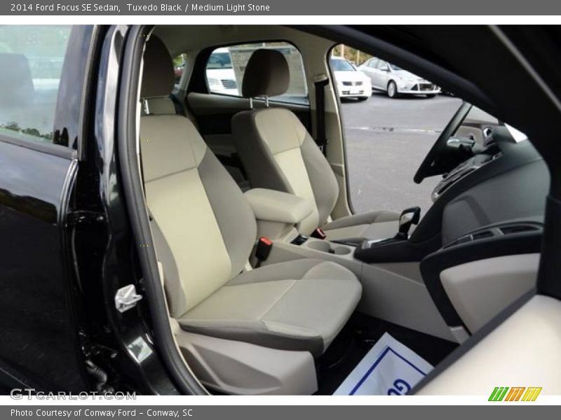 Tuxedo Black / Medium Light Stone 2014 Ford Focus SE Sedan