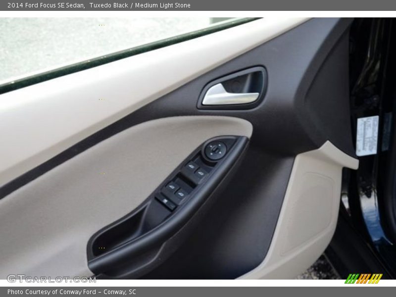 Tuxedo Black / Medium Light Stone 2014 Ford Focus SE Sedan