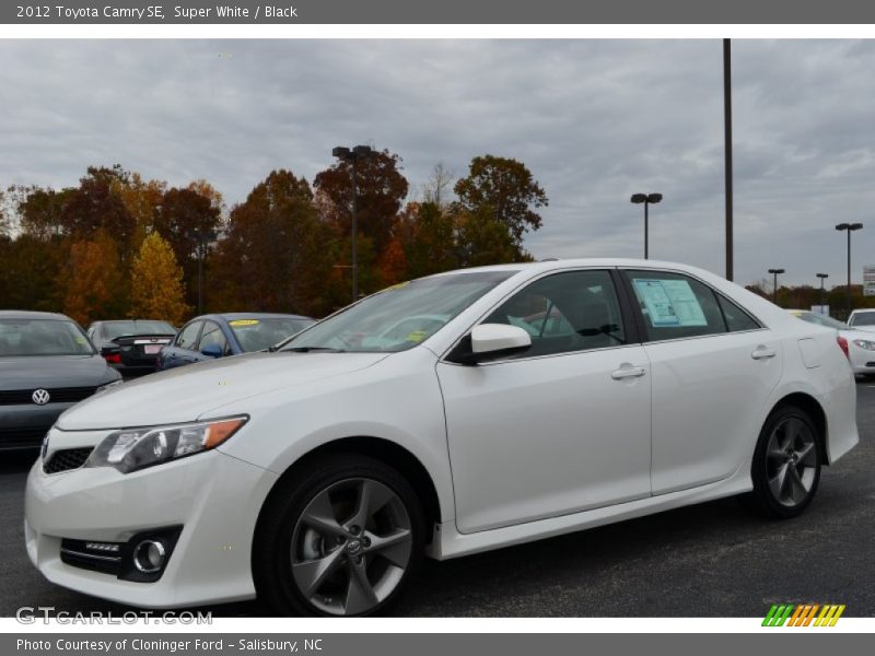 Super White / Black 2012 Toyota Camry SE