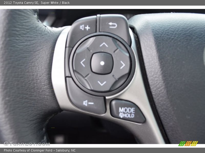 Super White / Black 2012 Toyota Camry SE