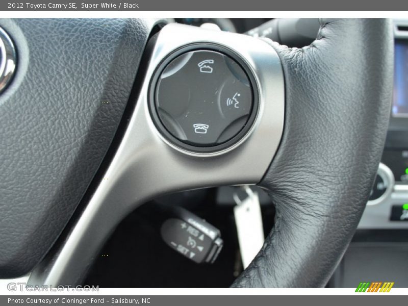 Super White / Black 2012 Toyota Camry SE