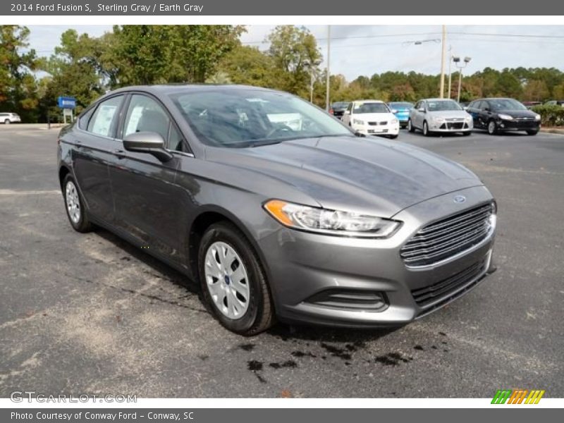 Front 3/4 View of 2014 Fusion S