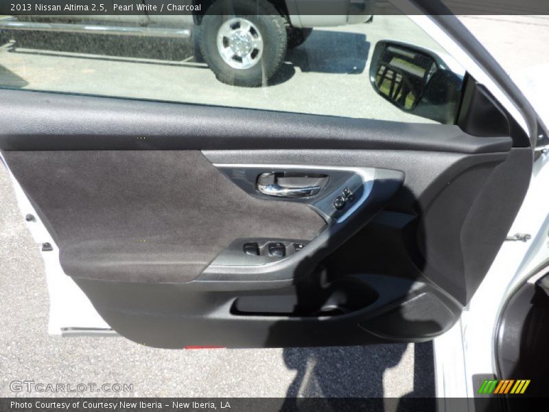 Pearl White / Charcoal 2013 Nissan Altima 2.5
