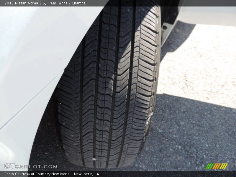Pearl White / Charcoal 2013 Nissan Altima 2.5