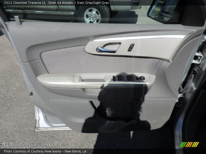 Silver Ice Metallic / Dark Gray/Light Gray 2011 Chevrolet Traverse LS