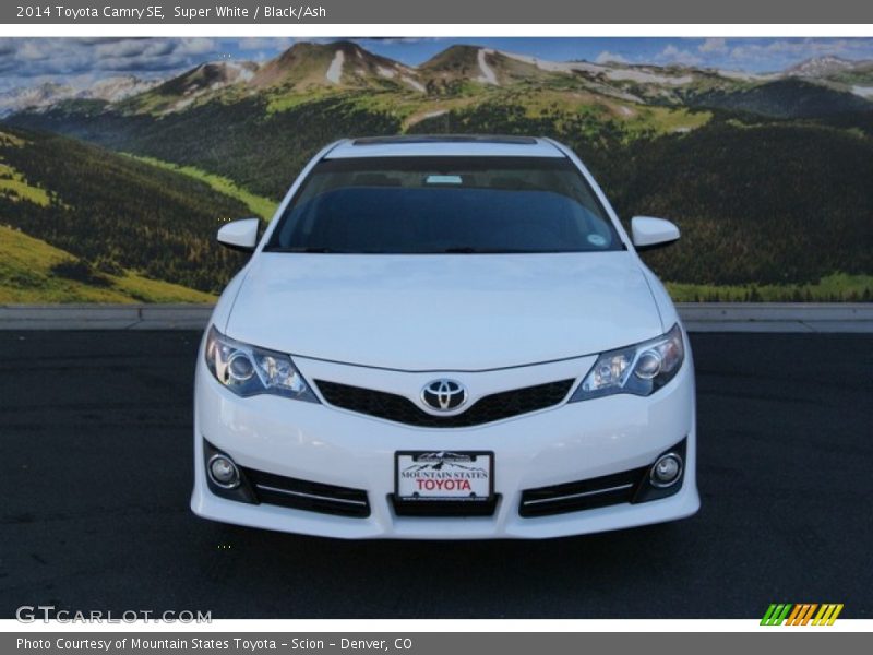 Super White / Black/Ash 2014 Toyota Camry SE