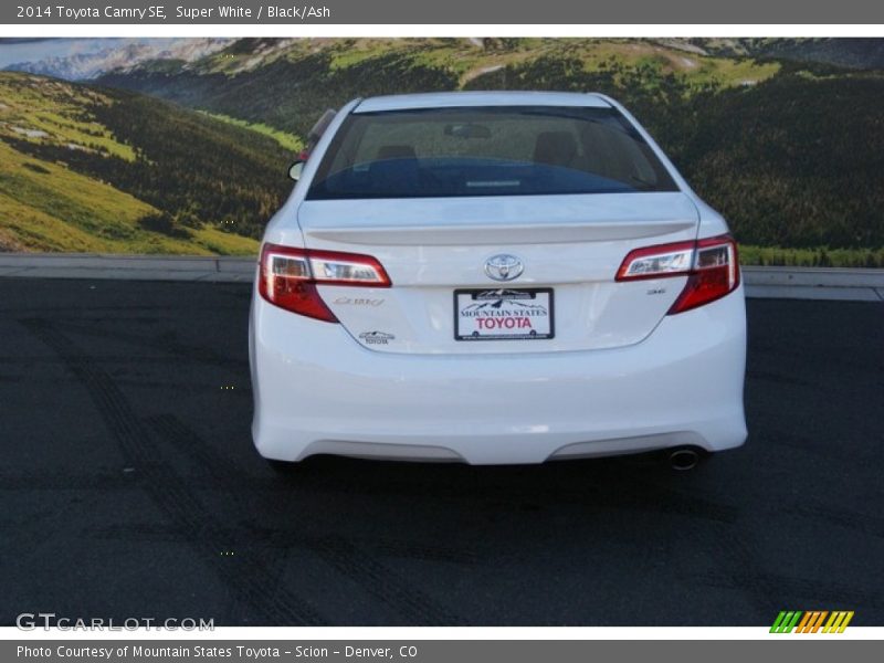 Super White / Black/Ash 2014 Toyota Camry SE