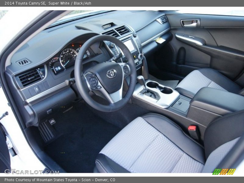 Super White / Black/Ash 2014 Toyota Camry SE