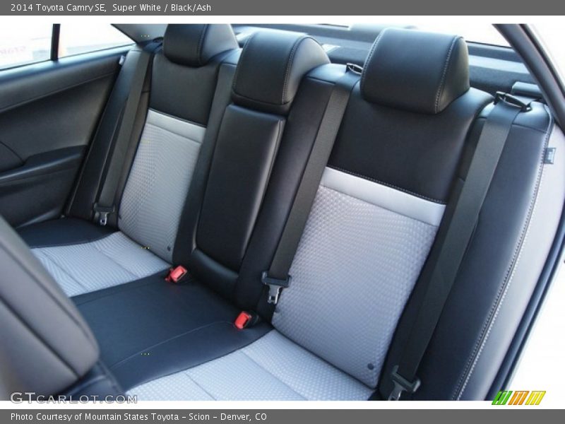 Super White / Black/Ash 2014 Toyota Camry SE
