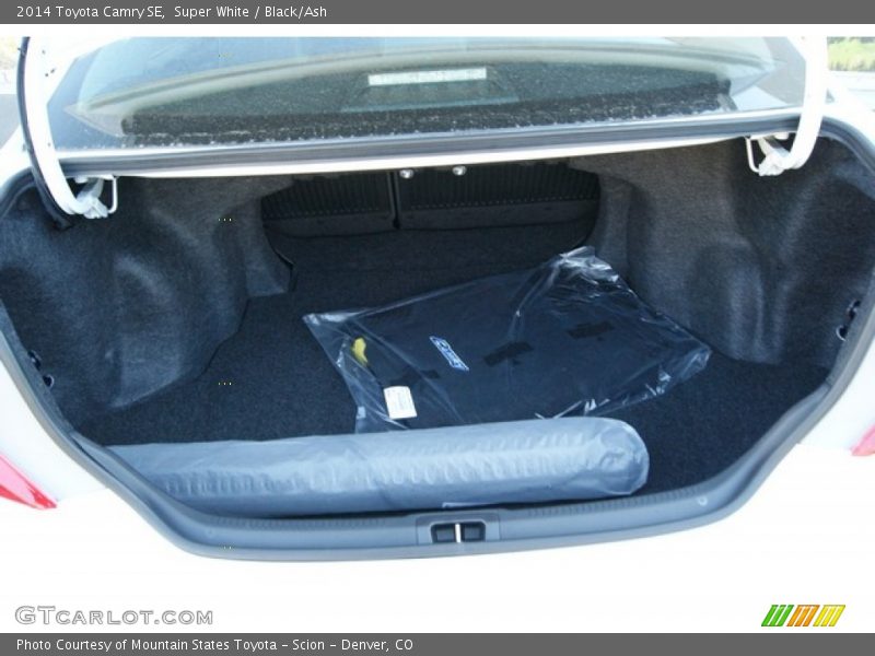Super White / Black/Ash 2014 Toyota Camry SE