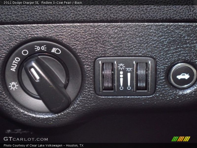 Redline 3-Coat Pearl / Black 2011 Dodge Charger SE