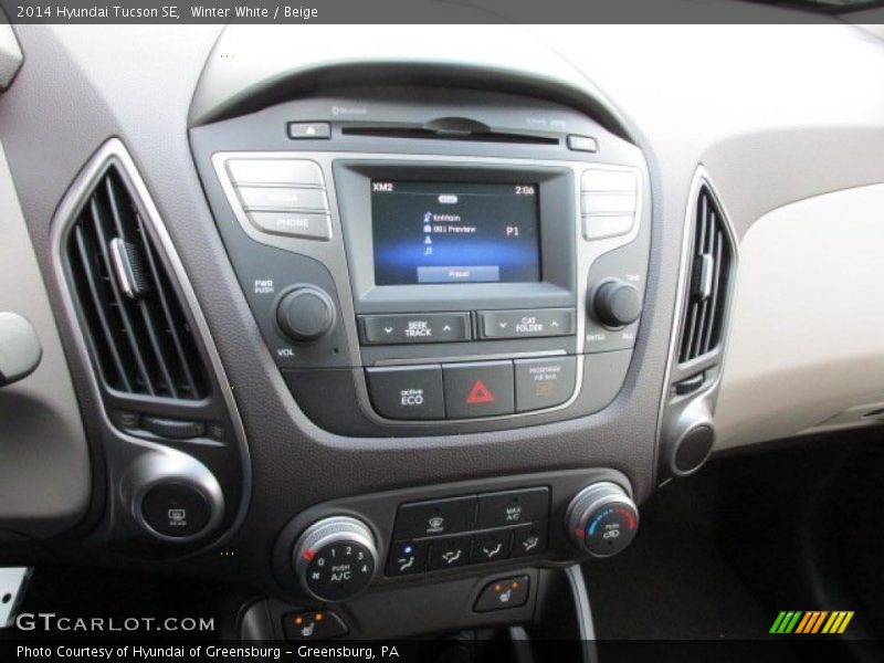Winter White / Beige 2014 Hyundai Tucson SE