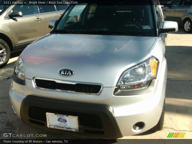 Bright Silver / Black Soul Logo Cloth 2011 Kia Soul +