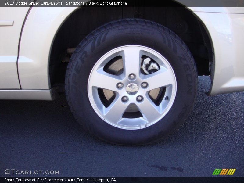 Sandstone / Black/Light Graystone 2013 Dodge Grand Caravan SXT