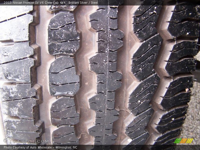 Brilliant Silver / Steel 2013 Nissan Frontier SV V6 Crew Cab 4x4