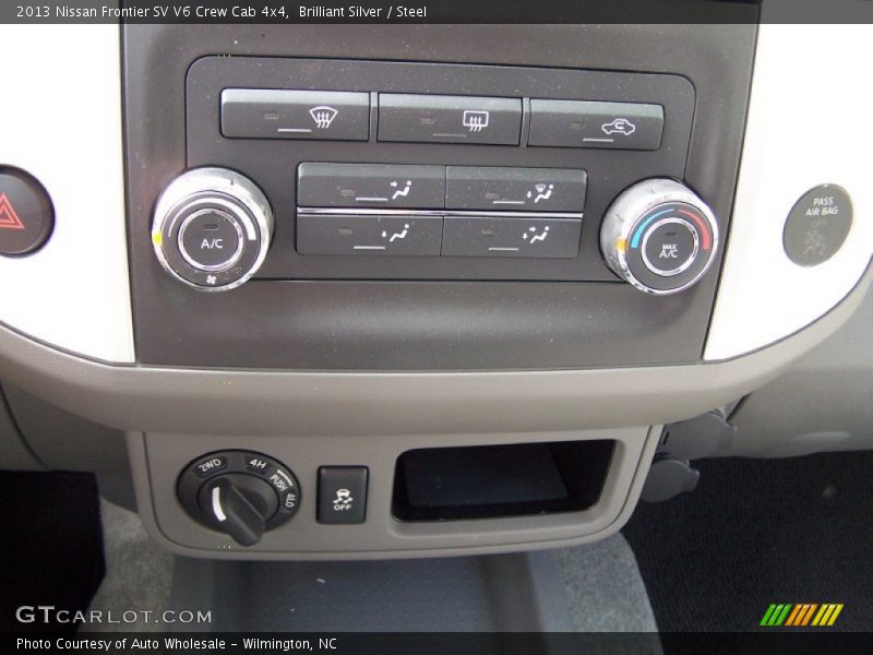 Brilliant Silver / Steel 2013 Nissan Frontier SV V6 Crew Cab 4x4