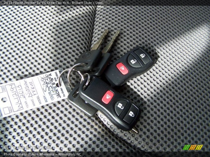 Brilliant Silver / Steel 2013 Nissan Frontier SV V6 Crew Cab 4x4