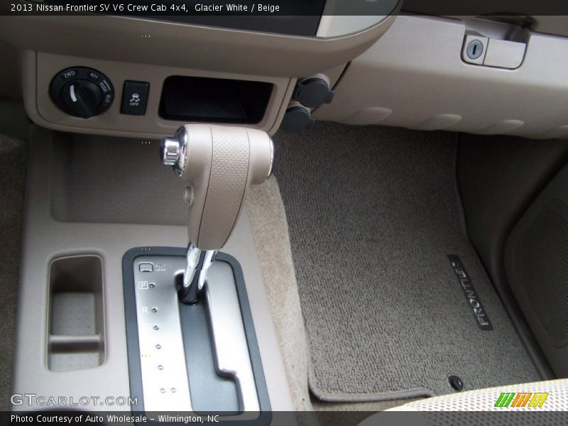 Glacier White / Beige 2013 Nissan Frontier SV V6 Crew Cab 4x4