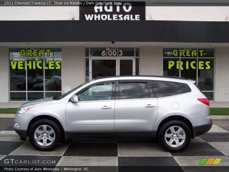 Silver Ice Metallic / Dark Gray/Light Gray 2011 Chevrolet Traverse LT