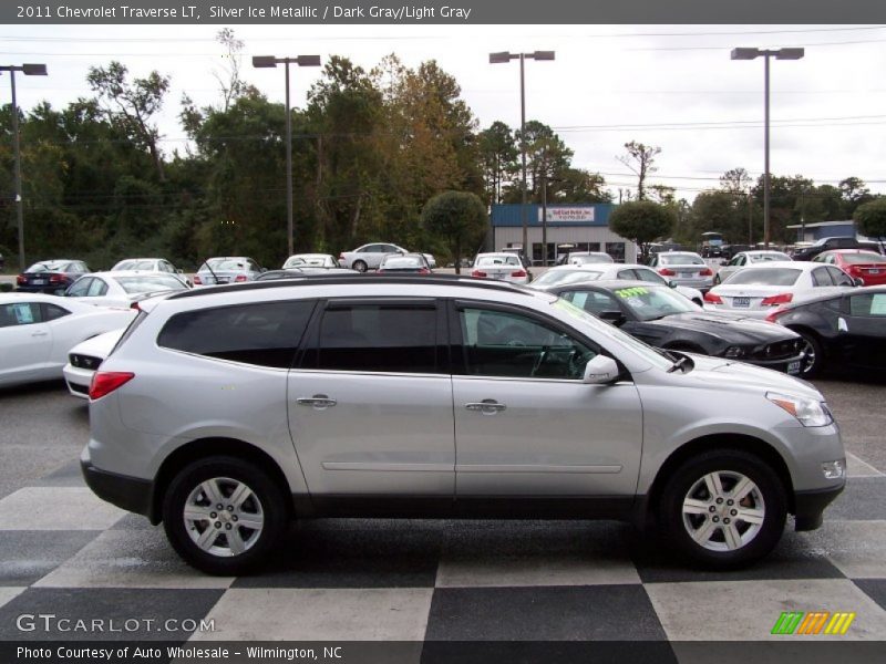 Silver Ice Metallic / Dark Gray/Light Gray 2011 Chevrolet Traverse LT