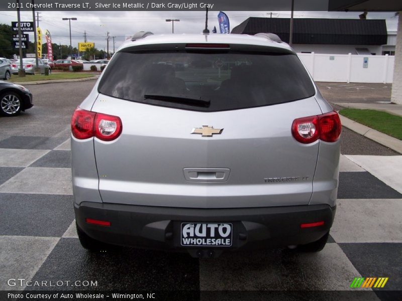 Silver Ice Metallic / Dark Gray/Light Gray 2011 Chevrolet Traverse LT