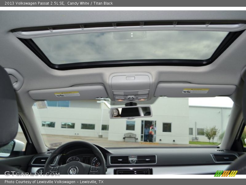 Candy White / Titan Black 2013 Volkswagen Passat 2.5L SE