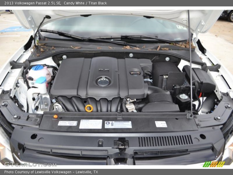 Candy White / Titan Black 2013 Volkswagen Passat 2.5L SE