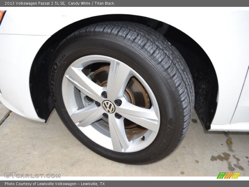 Candy White / Titan Black 2013 Volkswagen Passat 2.5L SE