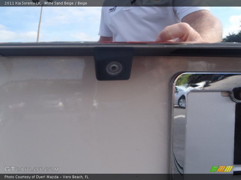 White Sand Beige / Beige 2011 Kia Sorento LX