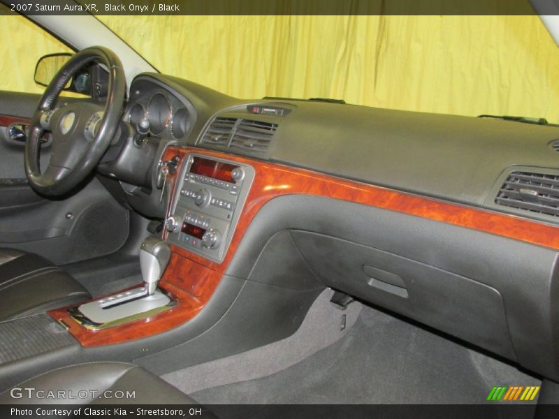 Black Onyx / Black 2007 Saturn Aura XR