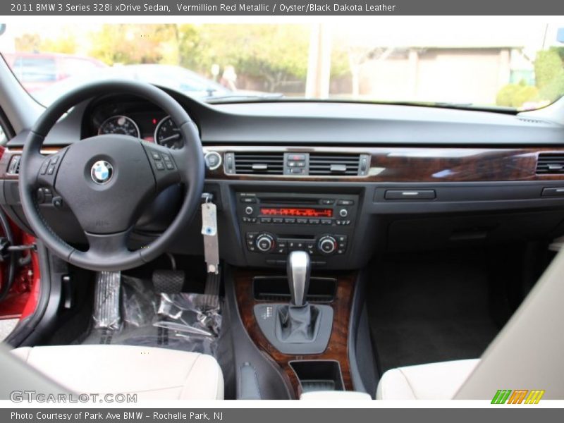 Dashboard of 2011 3 Series 328i xDrive Sedan