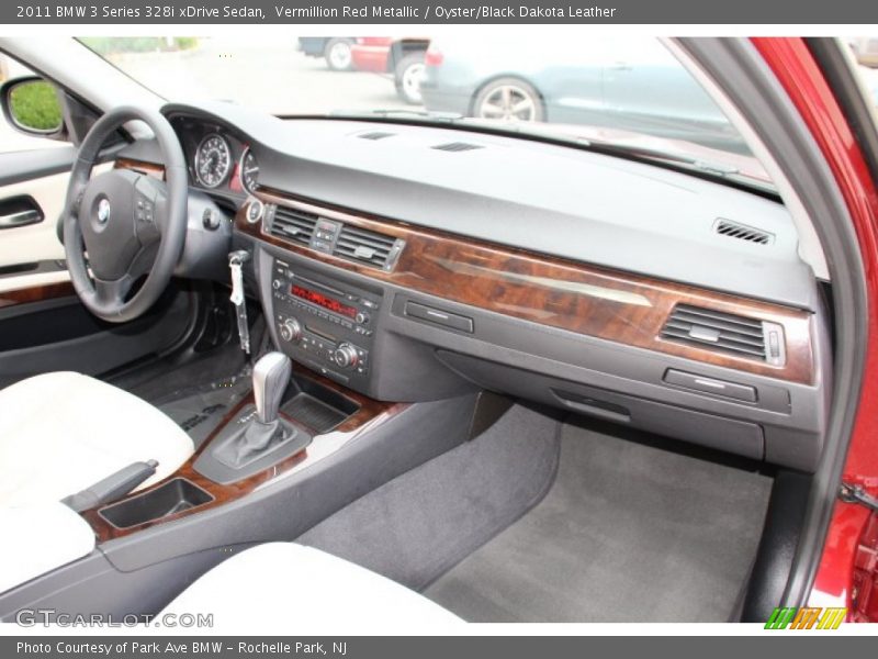 Dashboard of 2011 3 Series 328i xDrive Sedan