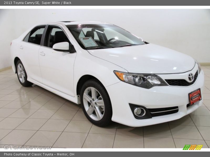 Super White / Black 2013 Toyota Camry SE