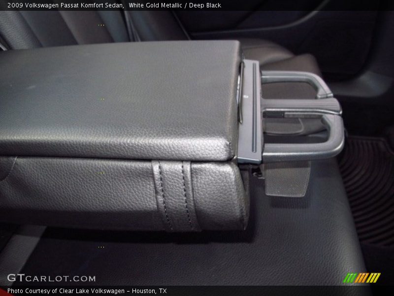 White Gold Metallic / Deep Black 2009 Volkswagen Passat Komfort Sedan