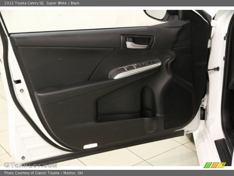Super White / Black 2013 Toyota Camry SE