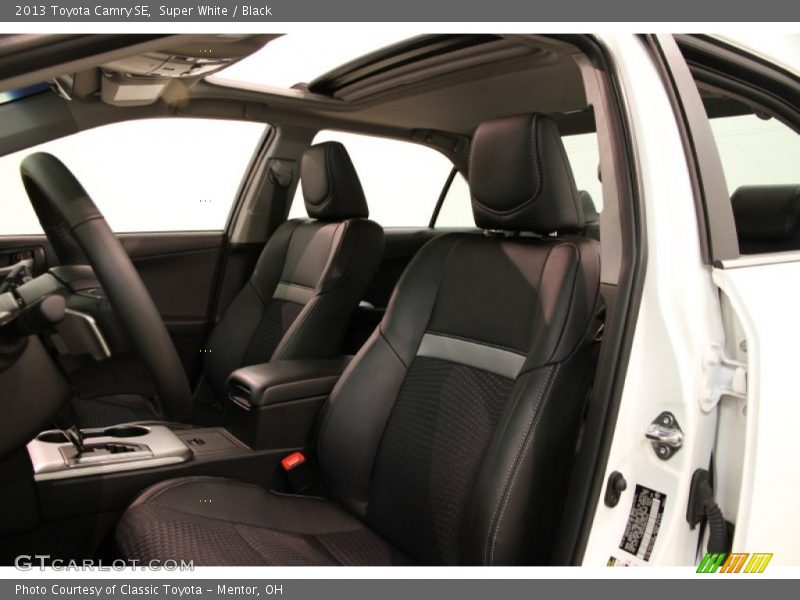 Super White / Black 2013 Toyota Camry SE