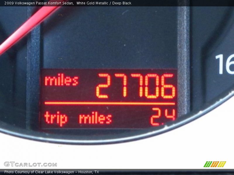 White Gold Metallic / Deep Black 2009 Volkswagen Passat Komfort Sedan