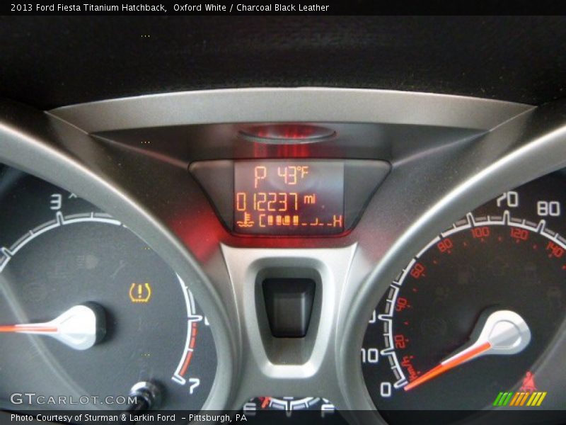 Oxford White / Charcoal Black Leather 2013 Ford Fiesta Titanium Hatchback