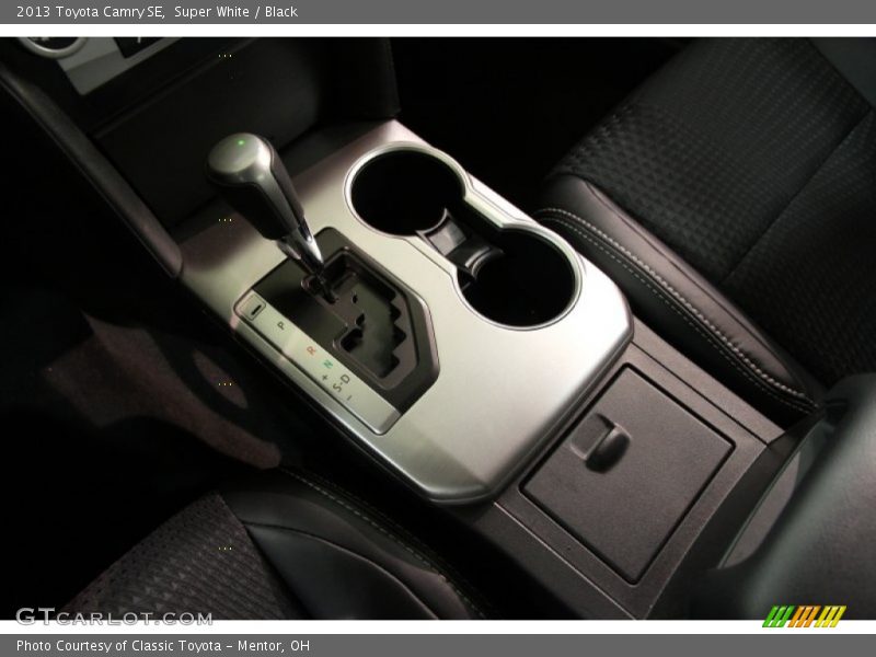 Super White / Black 2013 Toyota Camry SE