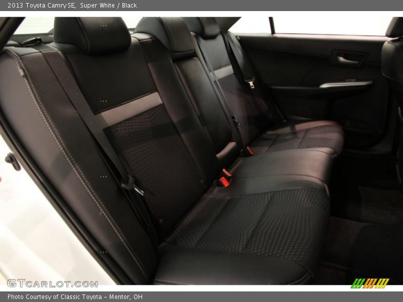 Super White / Black 2013 Toyota Camry SE