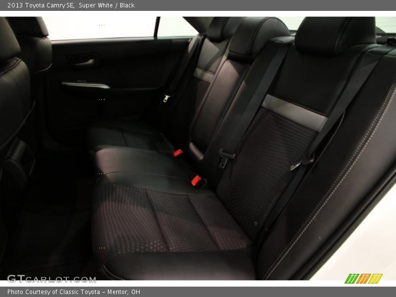 Super White / Black 2013 Toyota Camry SE