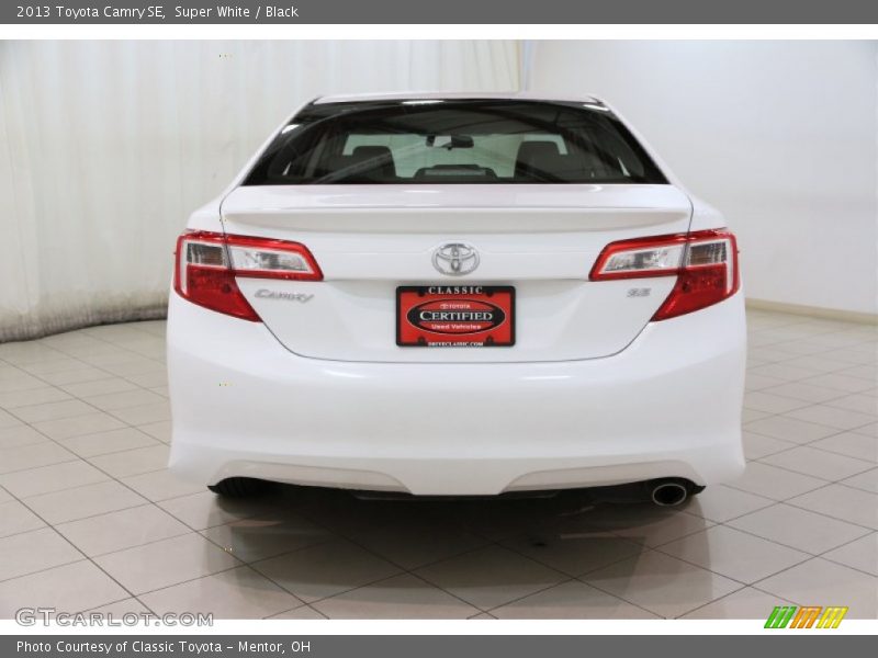 Super White / Black 2013 Toyota Camry SE