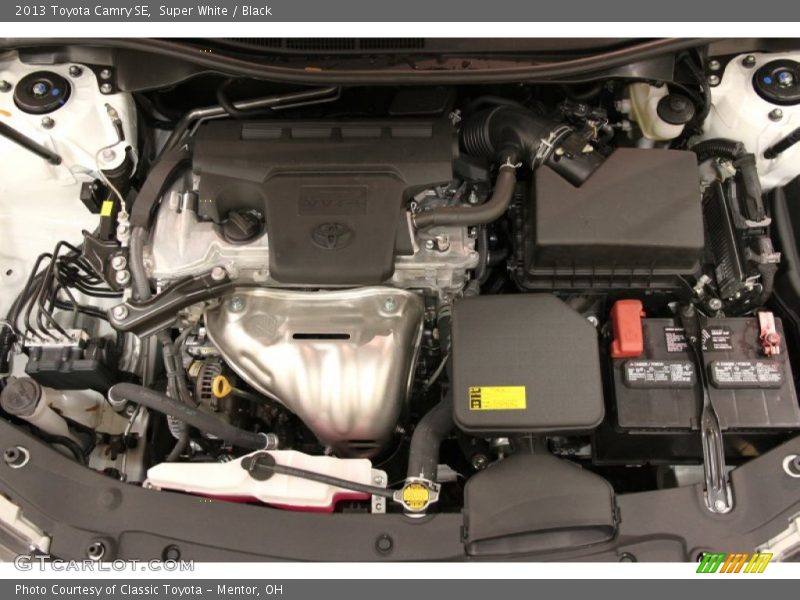 Super White / Black 2013 Toyota Camry SE