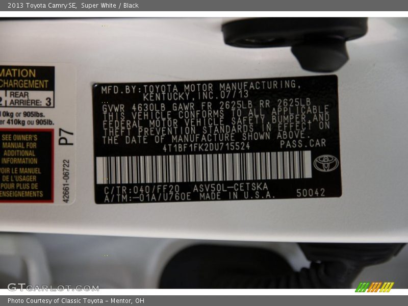 Super White / Black 2013 Toyota Camry SE