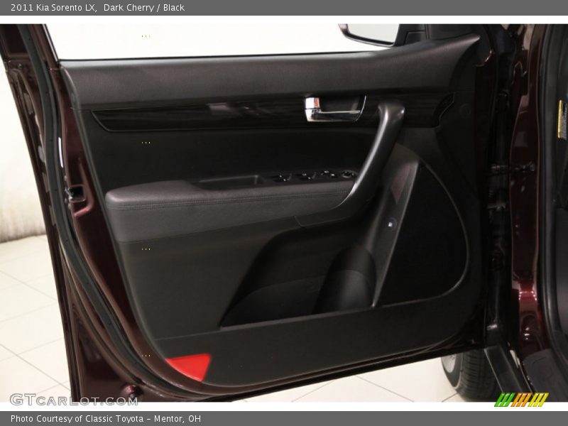 Dark Cherry / Black 2011 Kia Sorento LX