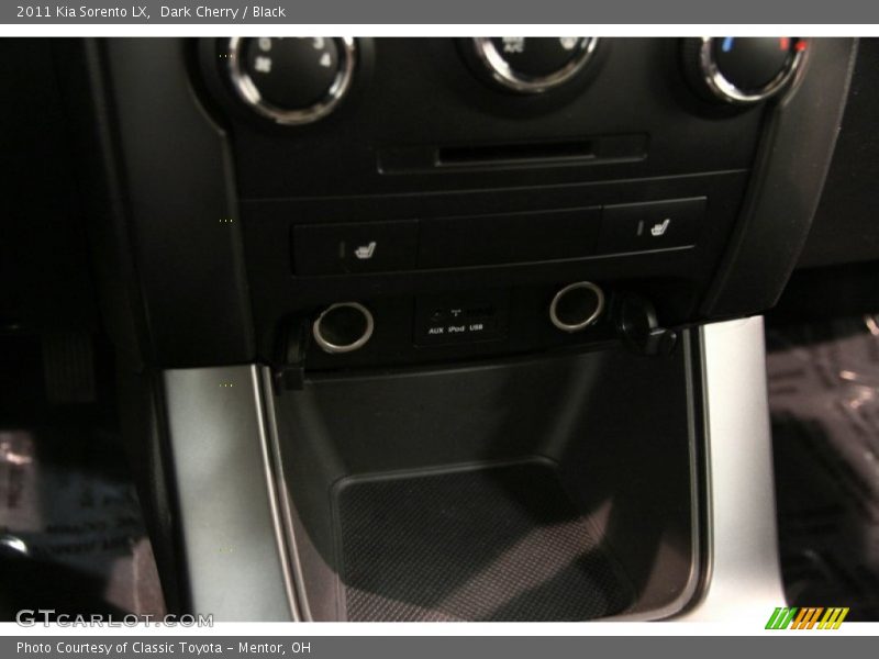 Dark Cherry / Black 2011 Kia Sorento LX