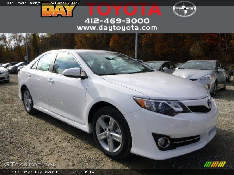 Super White / Black 2014 Toyota Camry SE