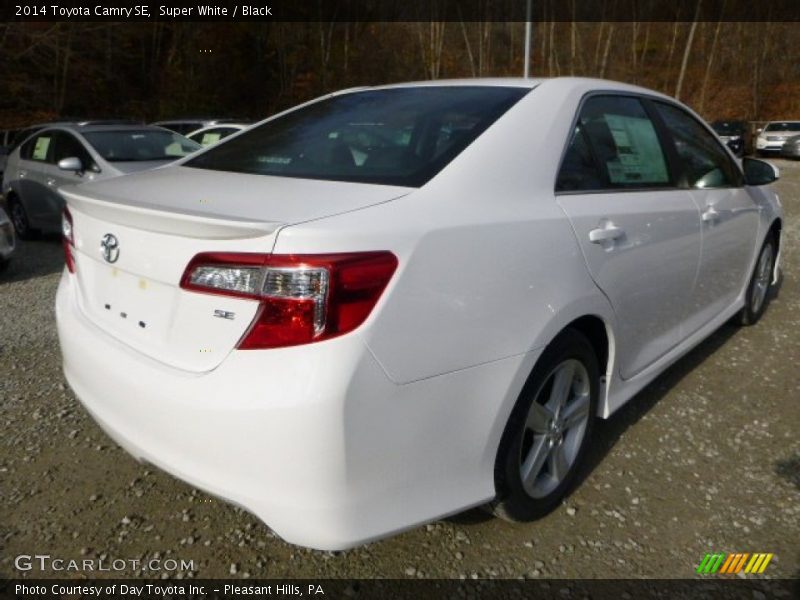 Super White / Black 2014 Toyota Camry SE